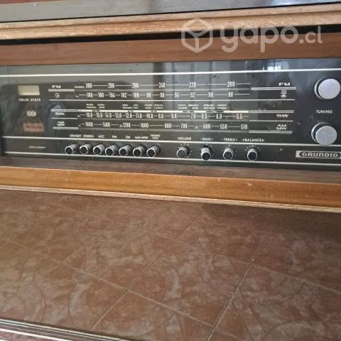 Hermoso mueble radio