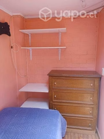 Se arrienda pieza solo mujeres