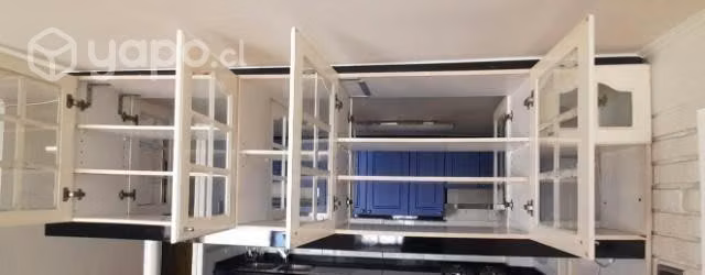 Mueble colgante con luz y acceso doble