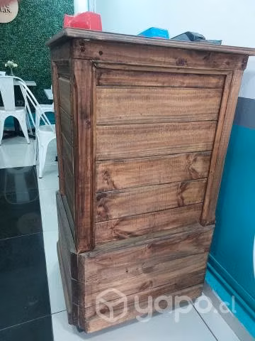 Cajero de madera rustico
