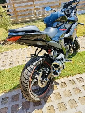 Moto gixxer 150