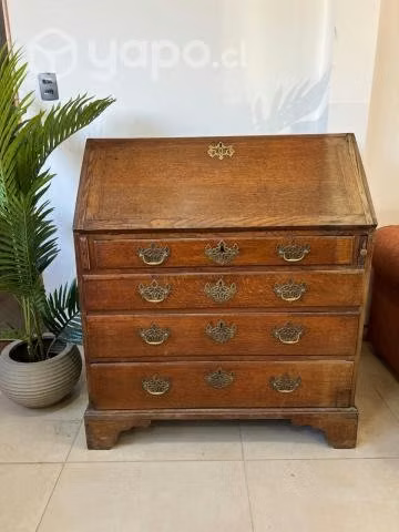 Escritorio Antiguo con incrustaciones
