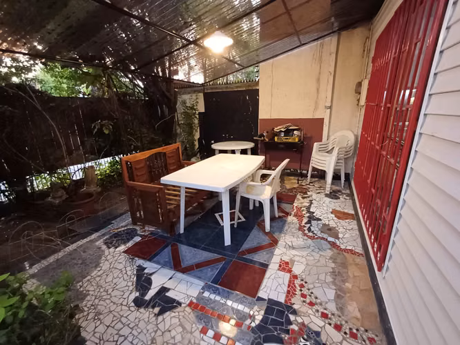 SE VENDE CASA EN LA REINA