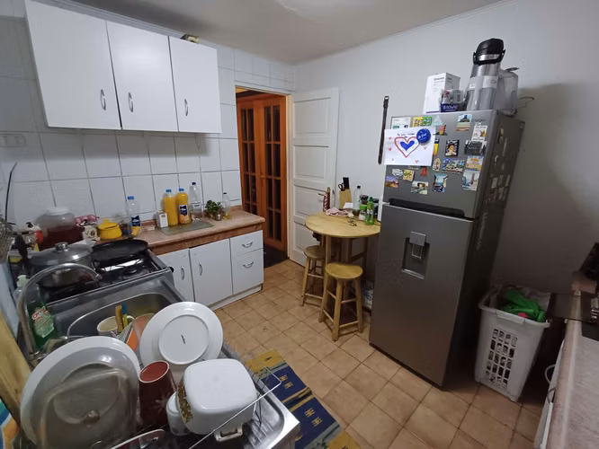 SE VENDE CASA EN LA REINA