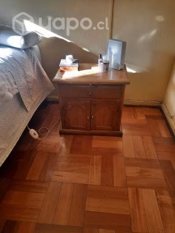 Vendo velador de madera balnizado claro