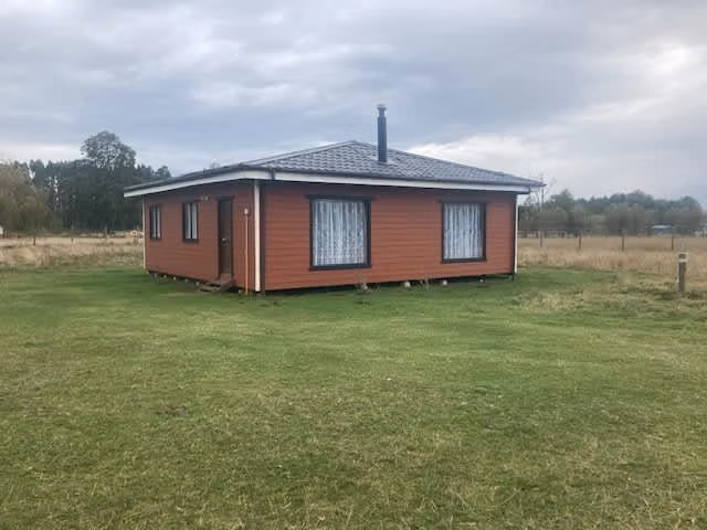 PARCELA CON CASA NUEVA EN SANTA FILOMENA.
