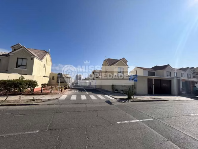 SE VENDE CASA - CONDOMINIO MIÑIQUES, ANTOFAGASTA
