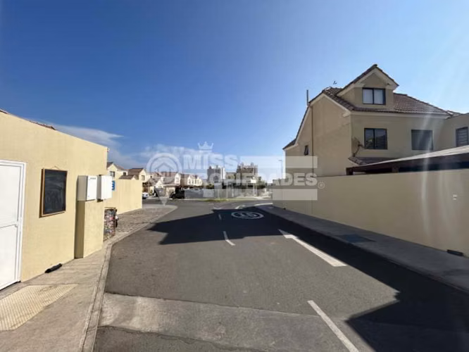 SE VENDE CASA - CONDOMINIO MIÑIQUES, ANTOFAGASTA