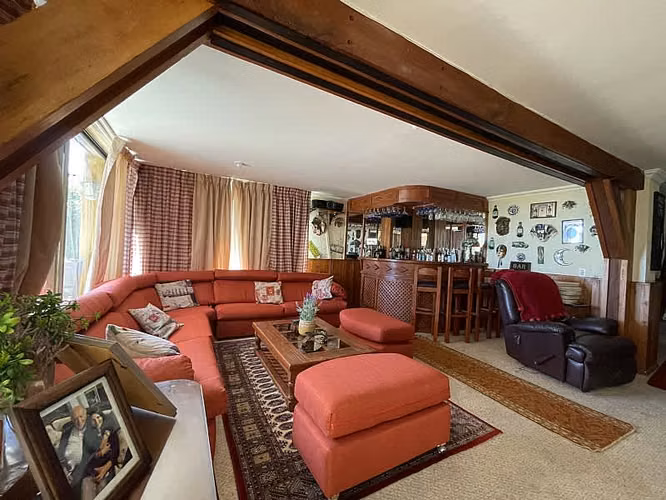 Casa SE VENDE HERMOSA CASA REMODELADA CON VISTA AL MAR (CÓD. 307)