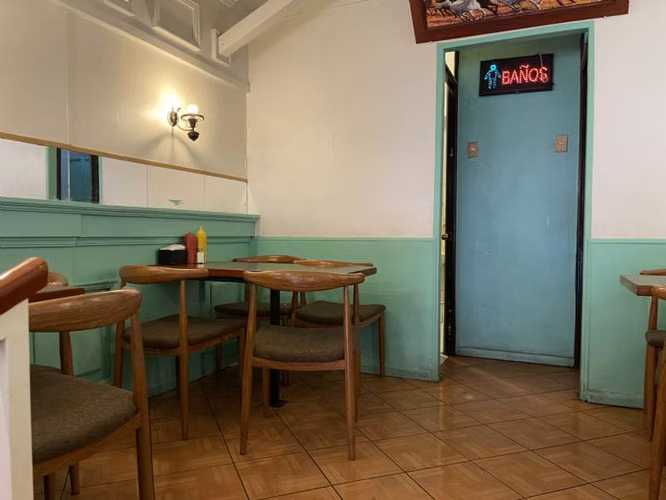 Local SE VENDE DERECHO DE LLAVE EN AV. VALPARAÍSO (CÓD. 269)