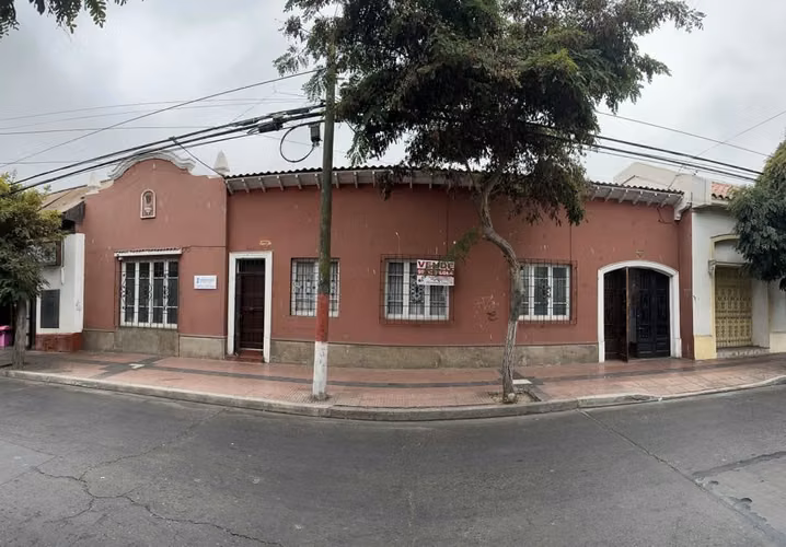 CASA calle Brasil entre Balmaceda y Los Carrera