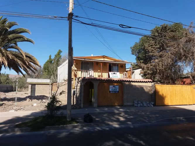 CASA Casa con amplio terreno en Avenida Los Carrera.