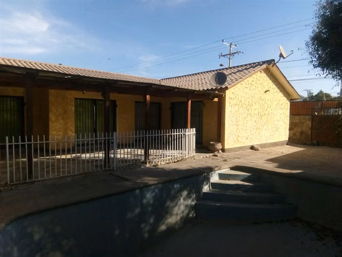 CASA Casa en venta en Avenida Los Carrera.