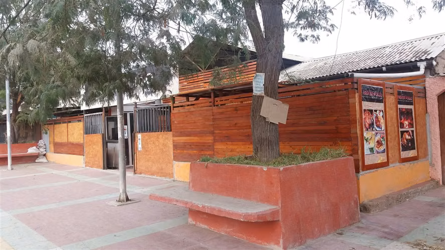 LOCAL COMERCIAL Local comercial con amplio terreno en Tierra Amarilla