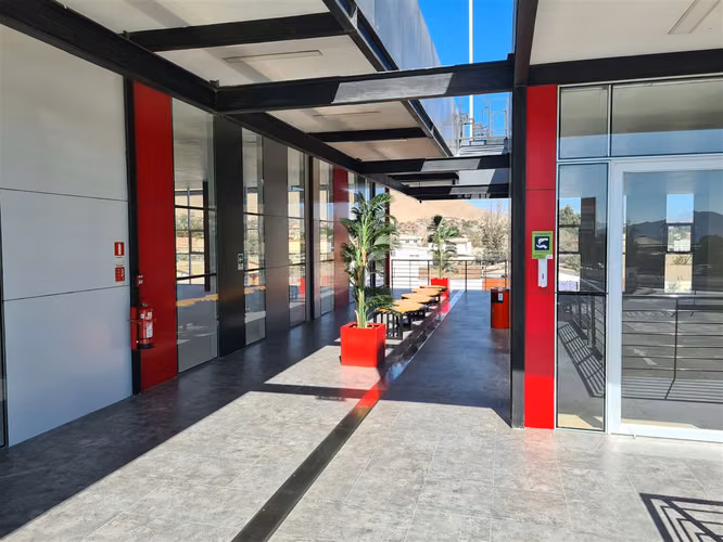 LOCAL COMERCIAL Locales comerciales y modulos en arriendo en Strip Center Portal La Chimba.