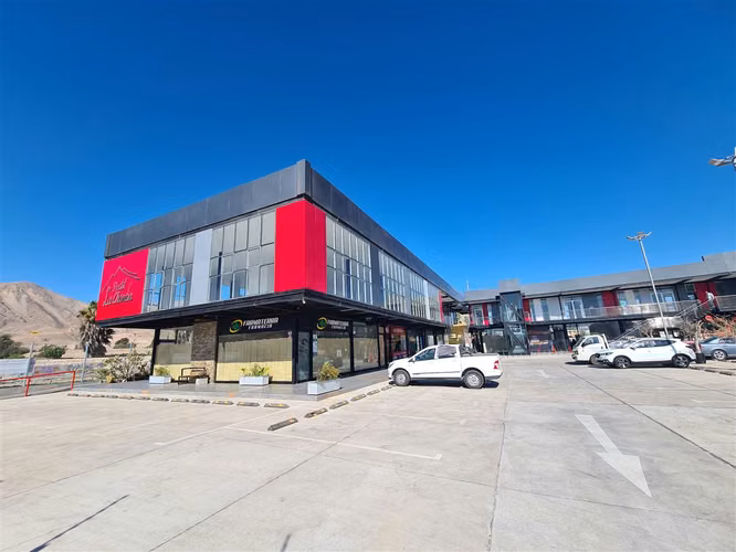 LOCAL COMERCIAL Locales comerciales y modulos en arriendo en Strip Center Portal La Chimba.