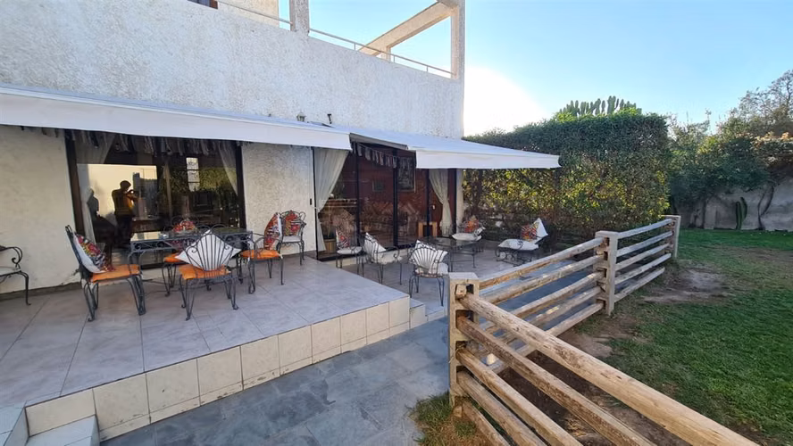 CASA Amplia Casa en venta en calle San Roman, a pasos de Parque Schneider.