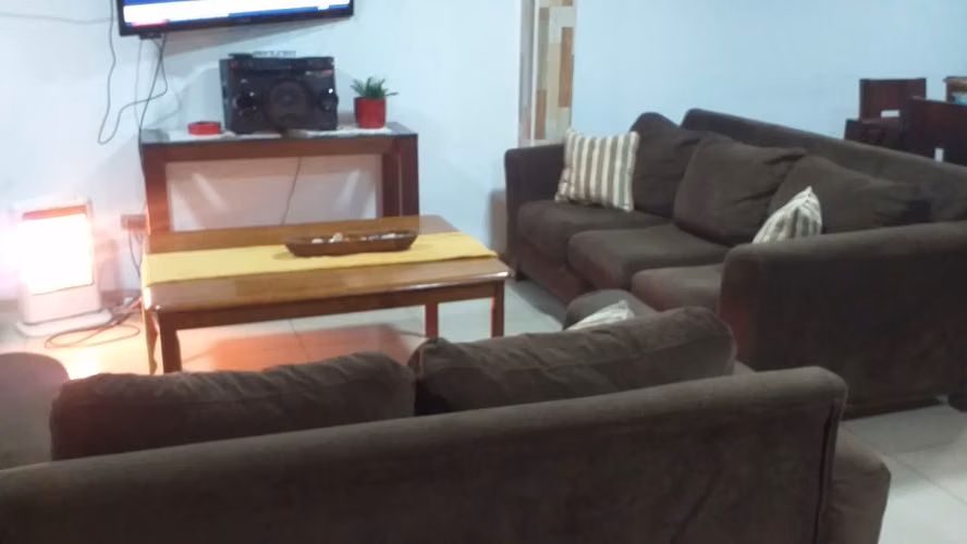 Se vende amplia casa 4 dormitorios 2 baños, San Bernardo