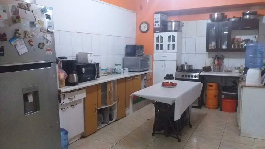 Se vende amplia casa 4 dormitorios 2 baños, San Bernardo