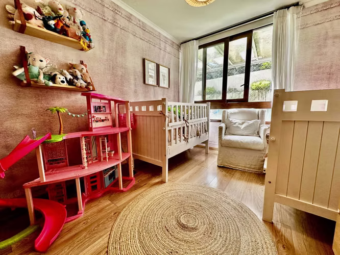 Departamento Jardín y zócalo, De 4 Dorm. En Lo Barnechea - Imagen 13