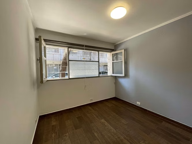 Studio / Oficina de 16 metros cuadrados, con 1 privado y 1 baño completo, cocina eléctrica y termo eléctrico.