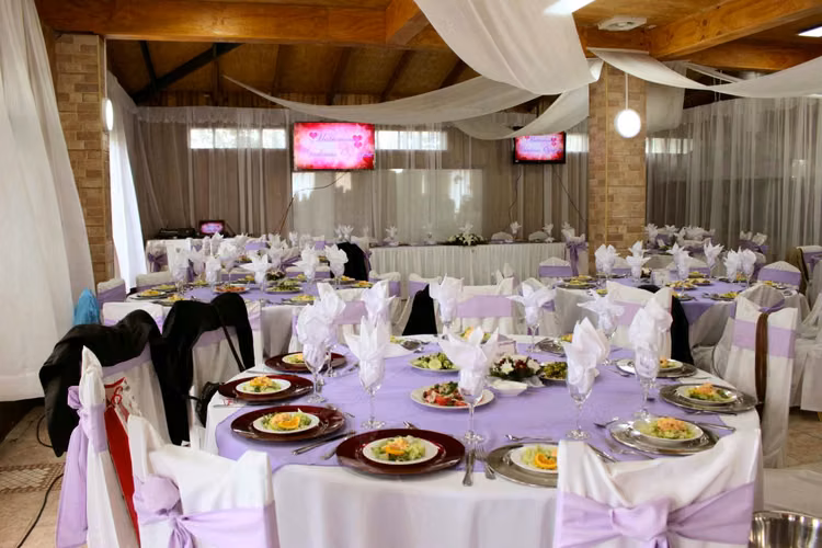 ARRIENDO SALON DE EVENTOS EQUIPADO FUNCIONANDO CON PATENTE