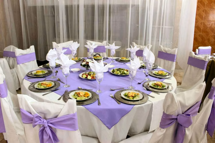 ARRIENDO SALON DE EVENTOS EQUIPADO FUNCIONANDO CON PATENTE