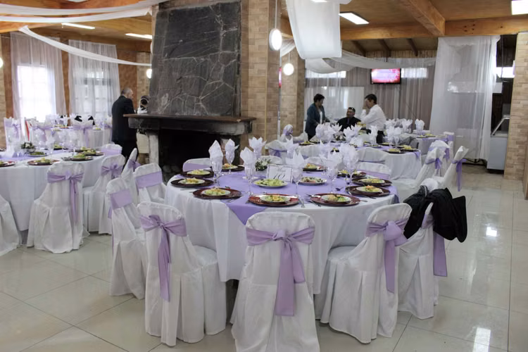 ARRIENDO SALON DE EVENTOS EQUIPADO FUNCIONANDO CON PATENTE