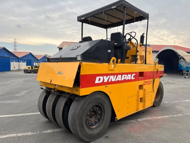 Rodillo Neumático Dynapac CP221