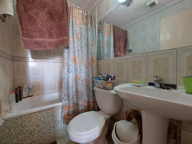 CASA CON VETA COMERCIAL EN AV. PADRE HURTADO