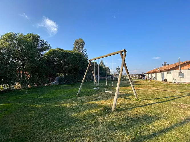 Parcela con casa 4 dormitorios y 3 baños, condomin