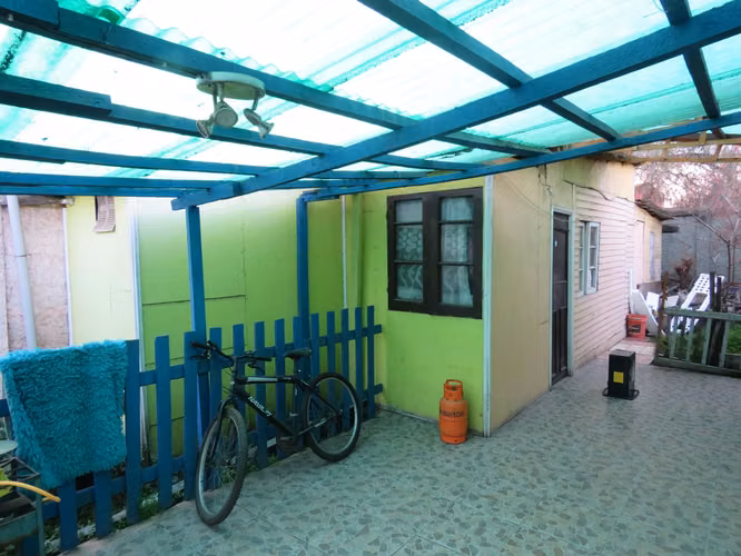 2 Casas En Terreno Grande + Depto. Interior