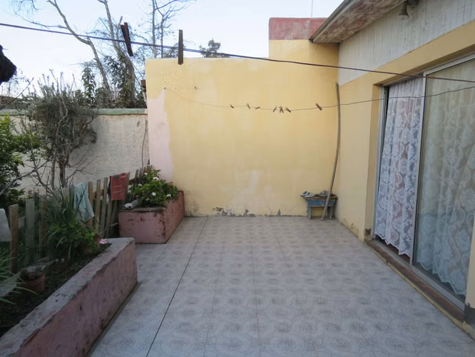 2 Casas En Terreno Grande + Depto. Interior