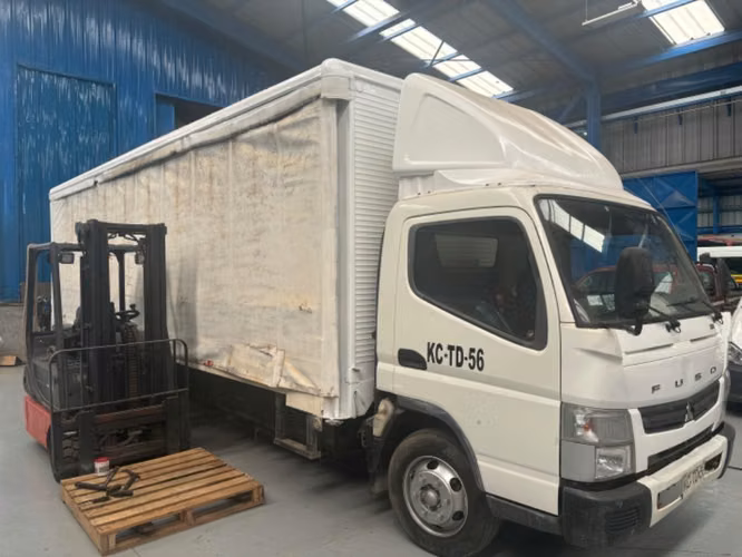 Camión Mitsubishi Fuso Canter 815