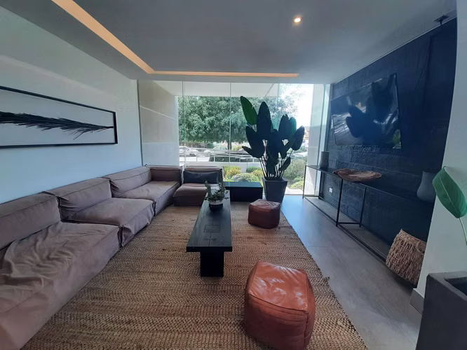 Amplio, estilo mariposa, gran vista (43760)