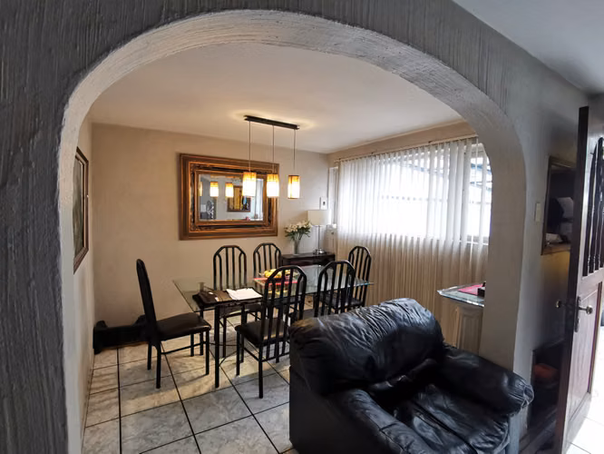 Venta Casa 4D/2B - San Joaquín
