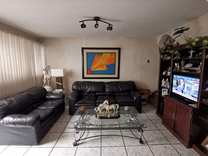 Venta Casa 4D/2B - San Joaquín