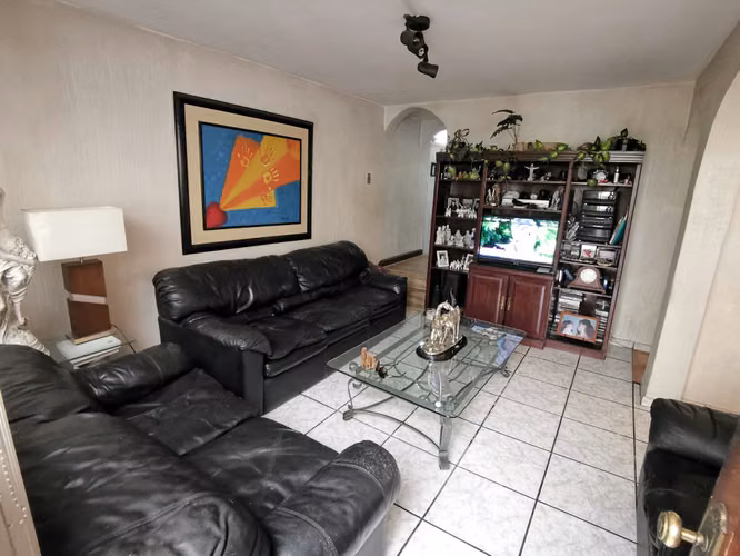 Venta Casa 4D/2B - San Joaquín