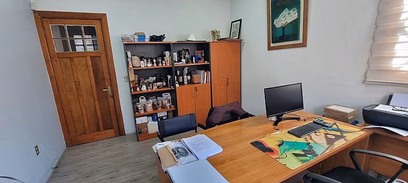 GRAN CASA COMERCIAL 6 OFICINAS, 3 BAÑOS, BODEGAS,