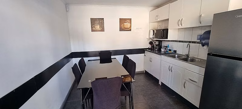 GRAN CASA COMERCIAL 6 OFICINAS, 3 BAÑOS, BODEGAS,