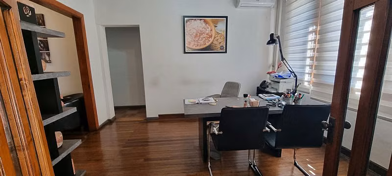 GRAN CASA COMERCIAL 6 OFICINAS, 3 BAÑOS, BODEGAS,