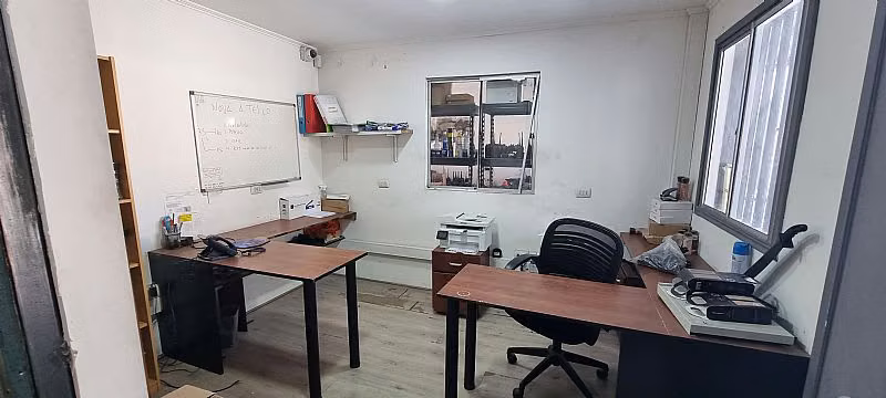 GRAN CASA COMERCIAL 6 OFICINAS, 3 BAÑOS, BODEGAS,