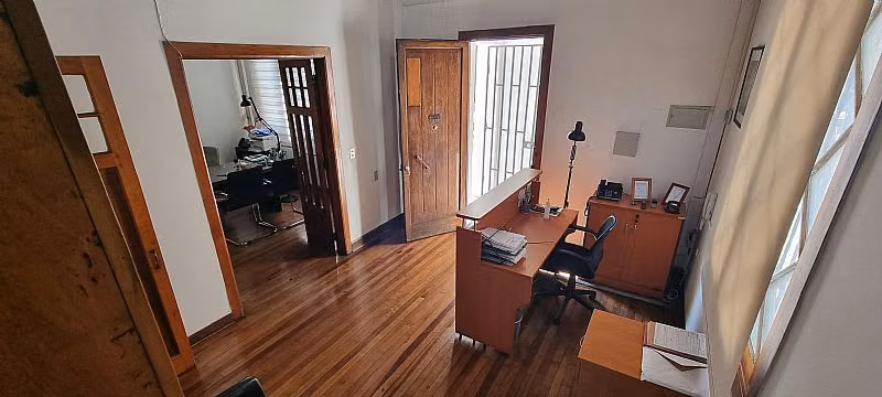 GRAN CASA COMERCIAL 6 OFICINAS, 3 BAÑOS, BODEGAS,