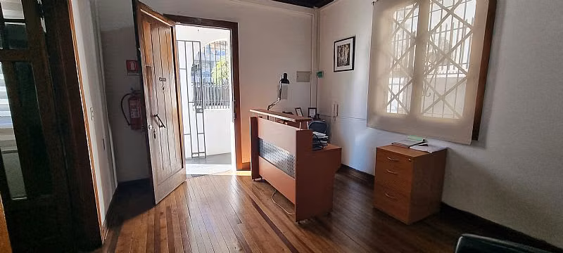 GRAN CASA COMERCIAL 6 OFICINAS, 3 BAÑOS, BODEGAS,