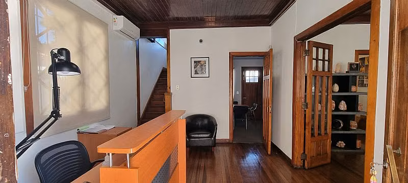 GRAN CASA COMERCIAL 6 OFICINAS, 3 BAÑOS, BODEGAS,