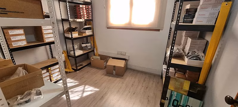 GRAN CASA COMERCIAL 6 OFICINAS, 3 BAÑOS, BODEGAS,