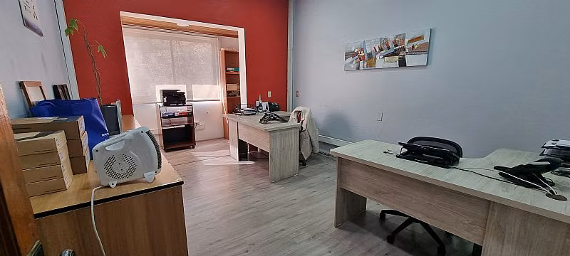 GRAN CASA COMERCIAL 6 OFICINAS, 3 BAÑOS, BODEGAS,