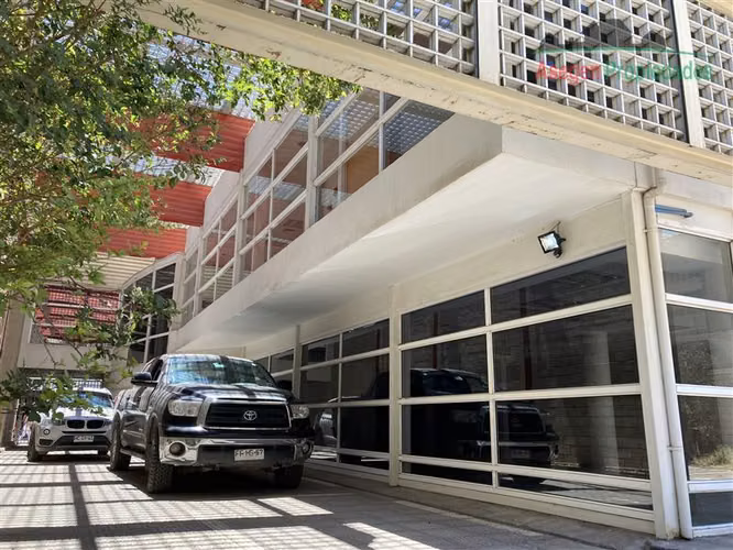 OFICINA Apto para instituciones financieras, publicas u otros en arriendo