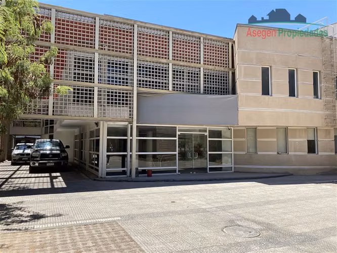 LOCAL COMERCIAL Apto para instituciones financieras, publicas u otros en arriendo