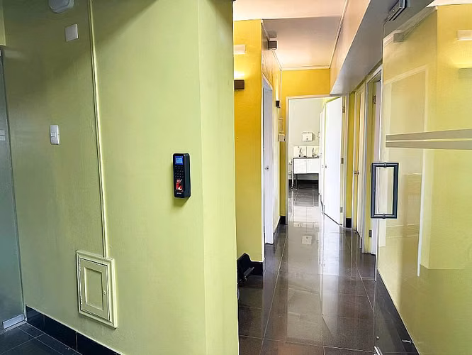 Oficina FRENTE A LA CLÍNICA ALEMANA - Imagen 18